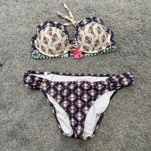 VS - Bikini Set Size 36C and Large